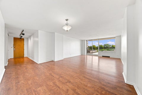 Tiny photo for 5201 S Cornell Avenue #4C, Chicago, IL 60615 (MLS # 12724134)