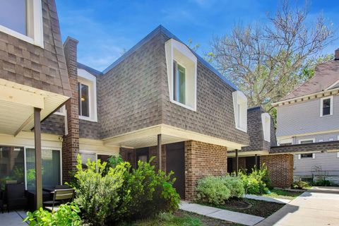 Photo of 1623 W BELLE PLAINE Avenue, Chicago, IL 60613 (MLS # 12644152)