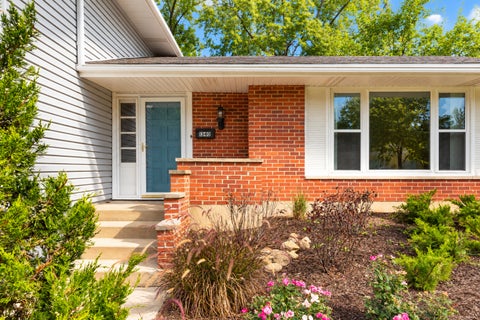 Tiny photo for 1340 Newcastle Lane, Hoffman Estates, IL 60169 (MLS # 12738150)