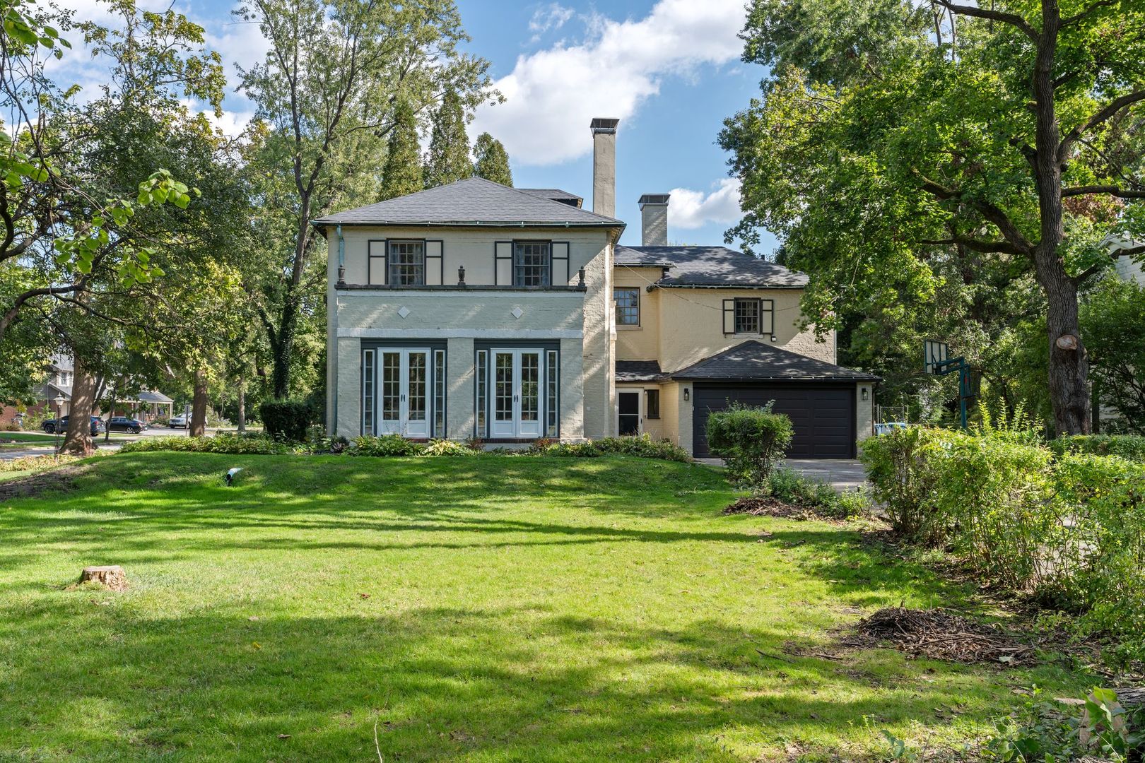 2424 Hawthorne Lane