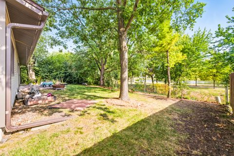 Tiny photo for 1189 Grissom Trail, Elk Grove Village, IL 60007 (MLS # 12465885)