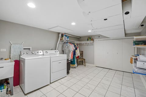 Tiny photo for 6669 N Sioux Avenue, Chicago, IL 60646 (MLS # 12702329)