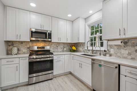 Tiny photo for 6669 N Sioux Avenue, Chicago, IL 60646 (MLS # 12702329)
