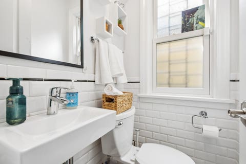 Tiny photo for 6669 N Sioux Avenue, Chicago, IL 60646 (MLS # 12702329)