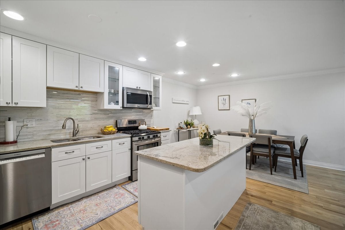 1220 Park Avenue W 132