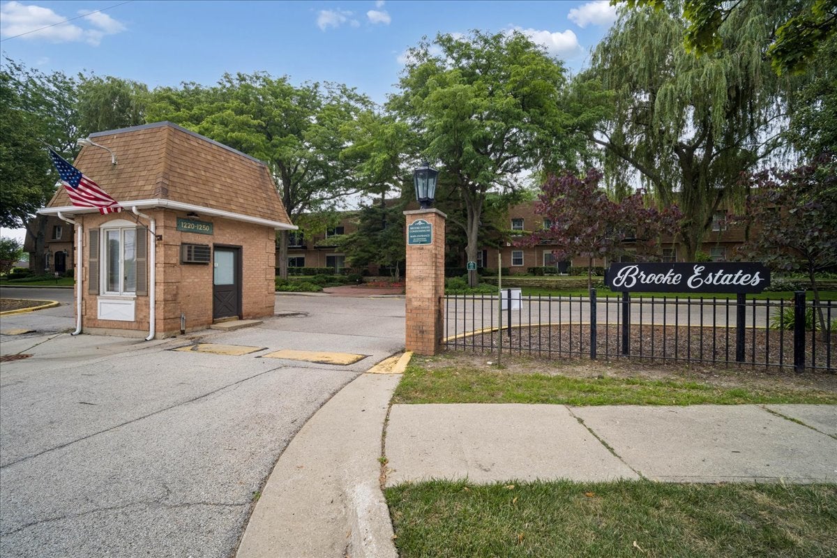1220 Park Avenue W 132