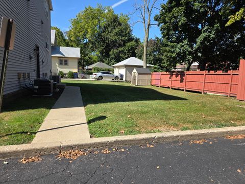 Tiny photo for 712 W HIGHLAND Avenue #4, Elgin, IL 60123 (MLS # 12468965)