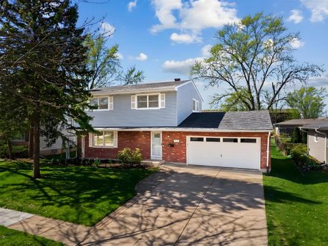 Tiny photo for 203 Fairview Drive, St. Charles, IL 60174 (MLS # 12588204)