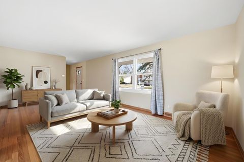 Tiny photo for 203 Fairview Drive, St. Charles, IL 60174 (MLS # 12588204)