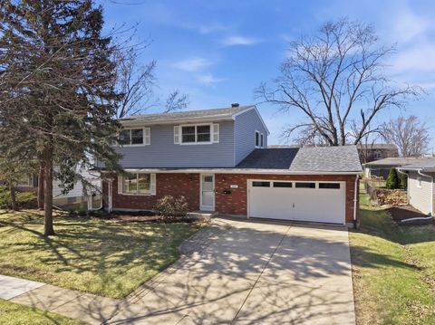 Tiny photo for 203 Fairview Drive, St. Charles, IL 60174 (MLS # 12588204)