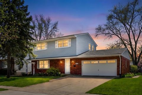 Tiny photo for 203 Fairview Drive, St. Charles, IL 60174 (MLS # 12588204)