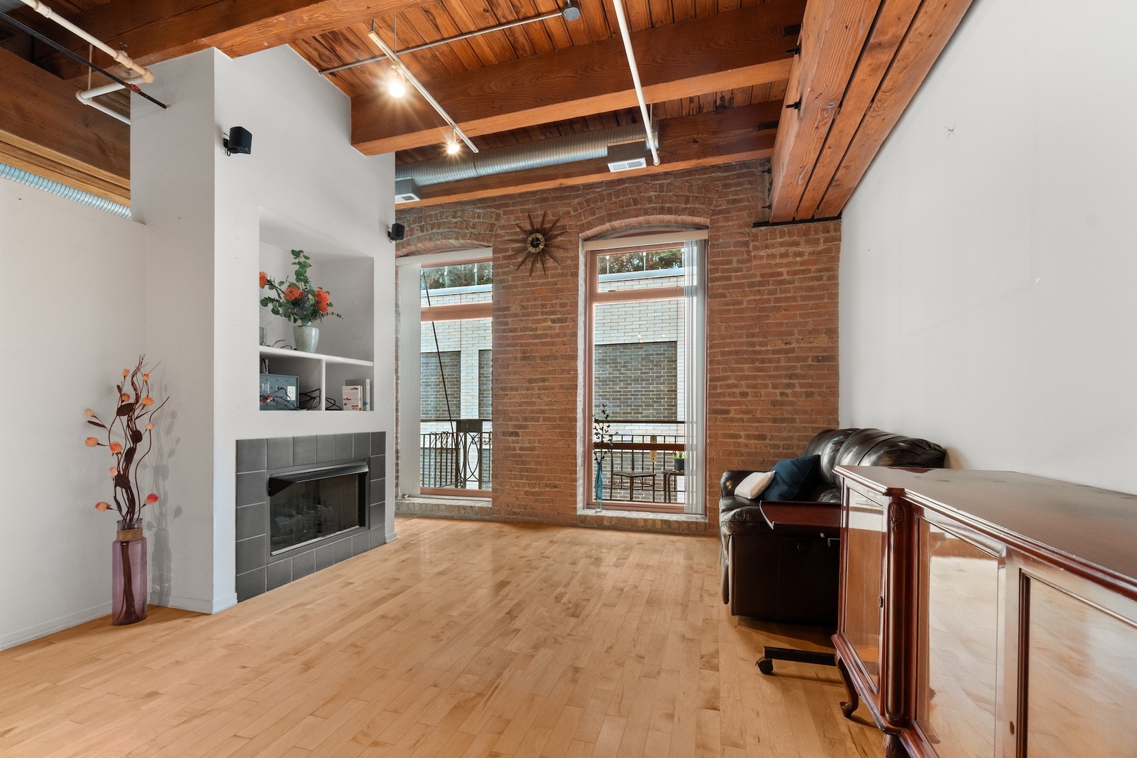 360 W Illinois Street 424