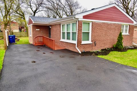 2837 18th Street North Chicago IL 60064