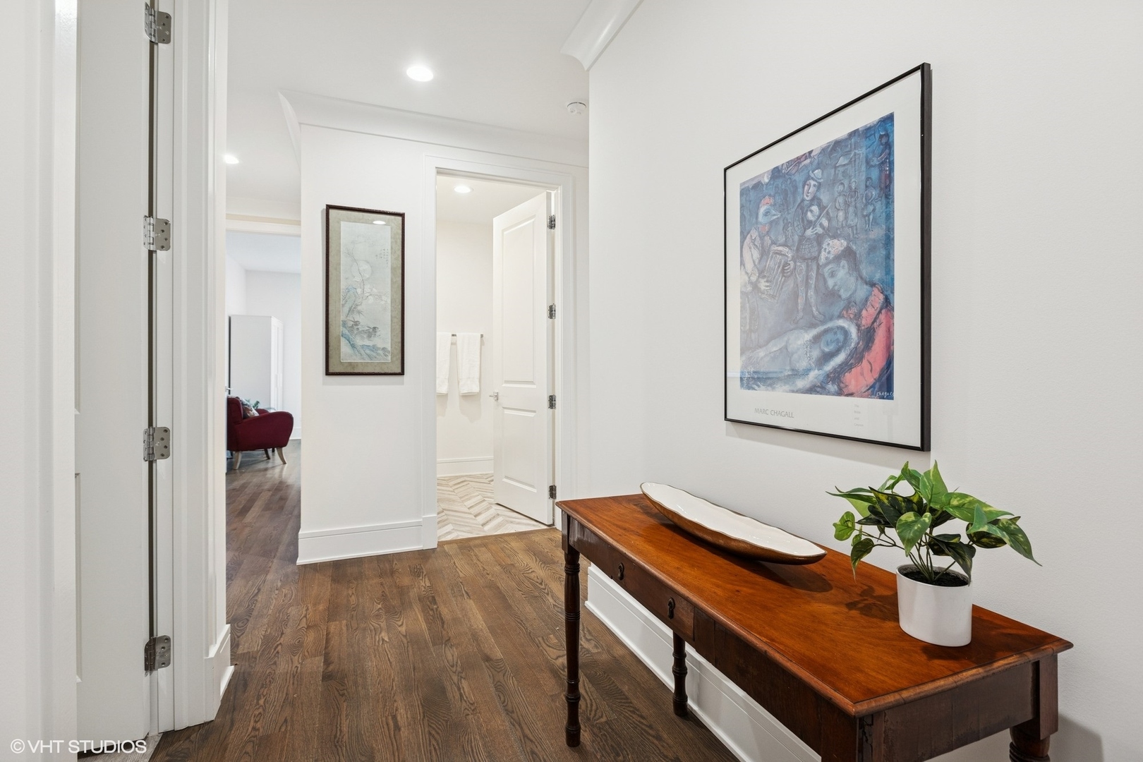 5748 N Hermitage Avenue 102