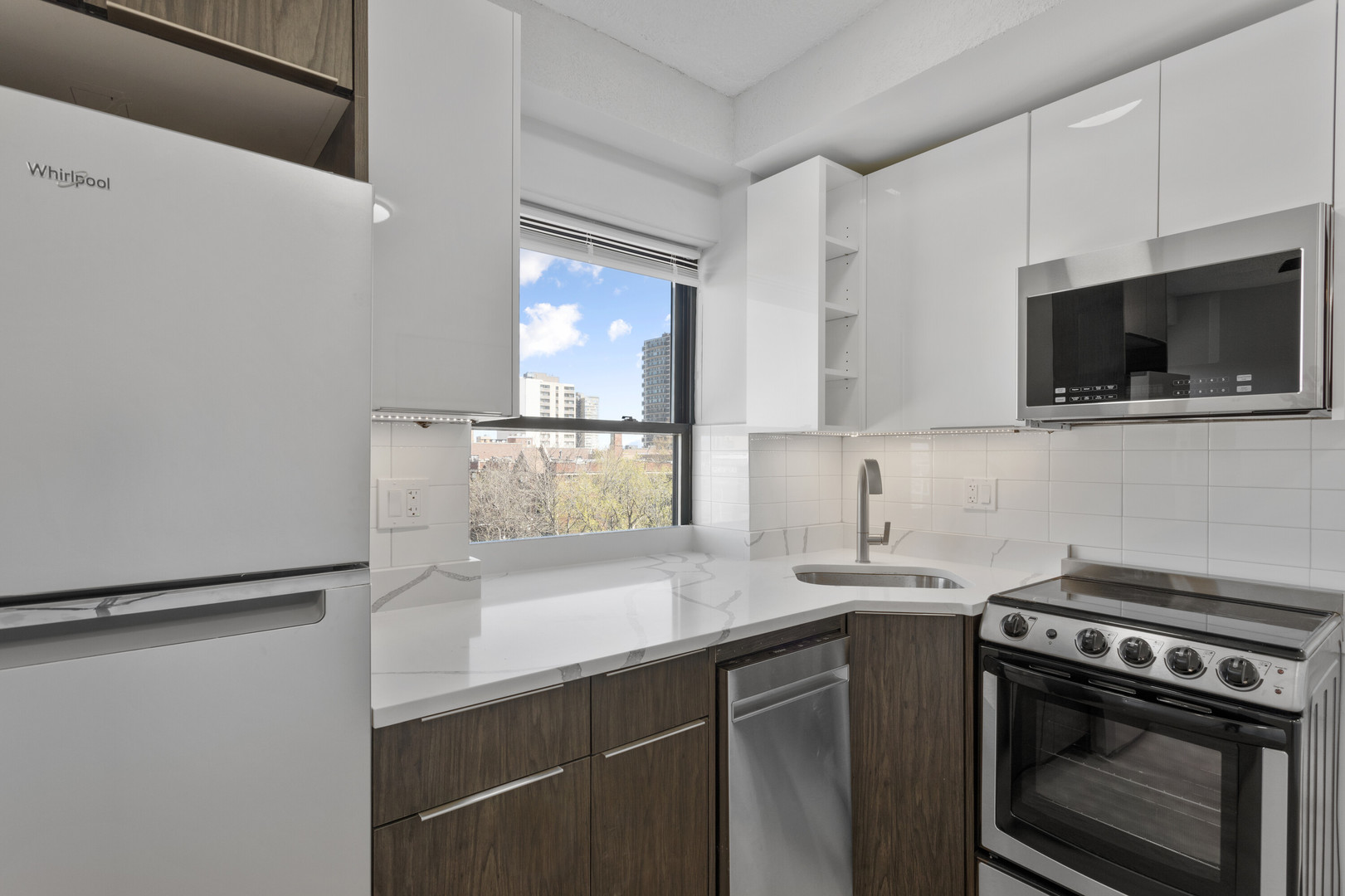 6026 N Winthrop Avenue 2D