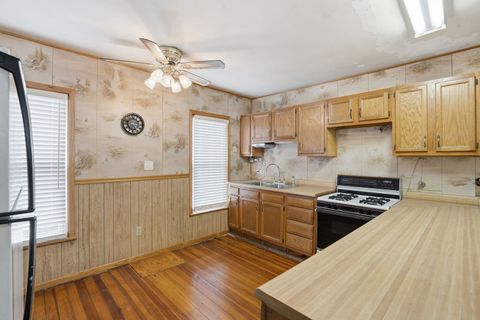 Tiny photo for 411 39th Street, Moline, IL 51265 (MLS # 12630889)