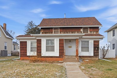 Photo of 411 39th Street, Moline, IL 51265 (MLS # 12630889)