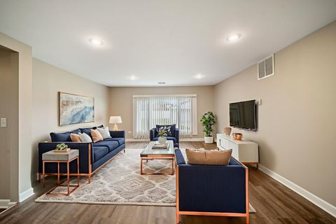 Tiny photo for 7949 Newland Avenue, Burbank, IL 60459 (MLS # 12552256)