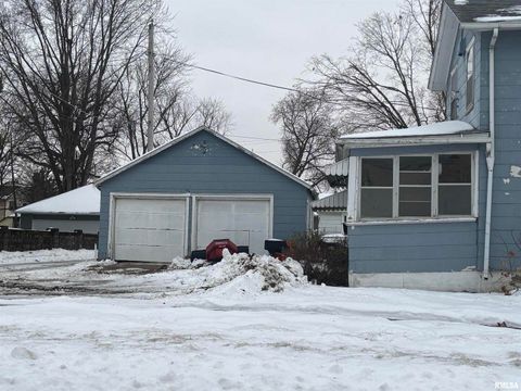 Photo of 2231 Pershing Blvd Boulevard, Clinton, IA 52732 (MLS # QC4270116)