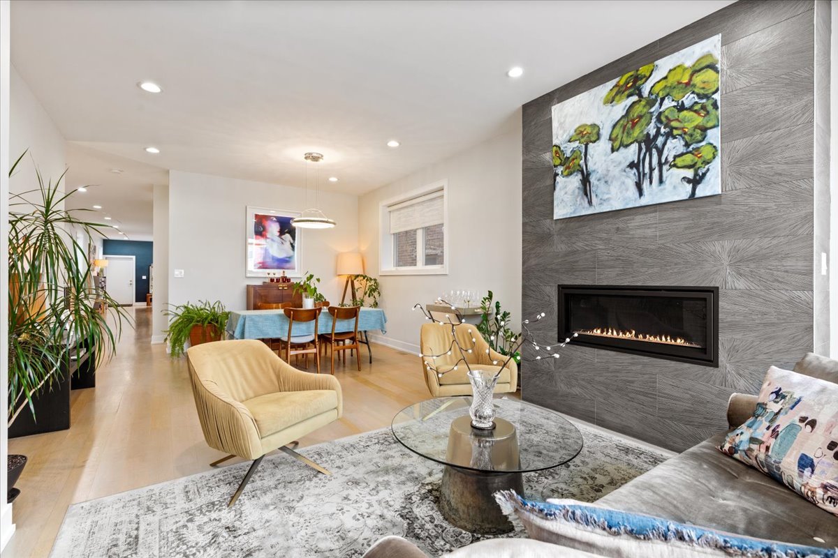 3033 N Clybourn Avenue 1