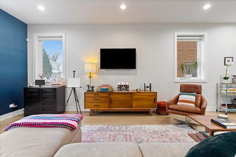 Tiny photo for 3033 N Clybourn Avenue #1, Chicago, IL 60618 (MLS # 12624854)