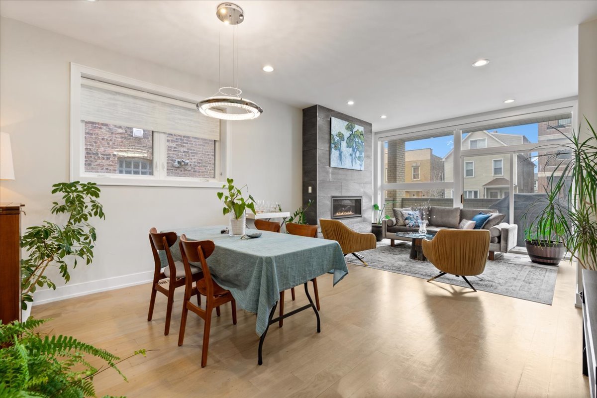 3033 N Clybourn Avenue 1