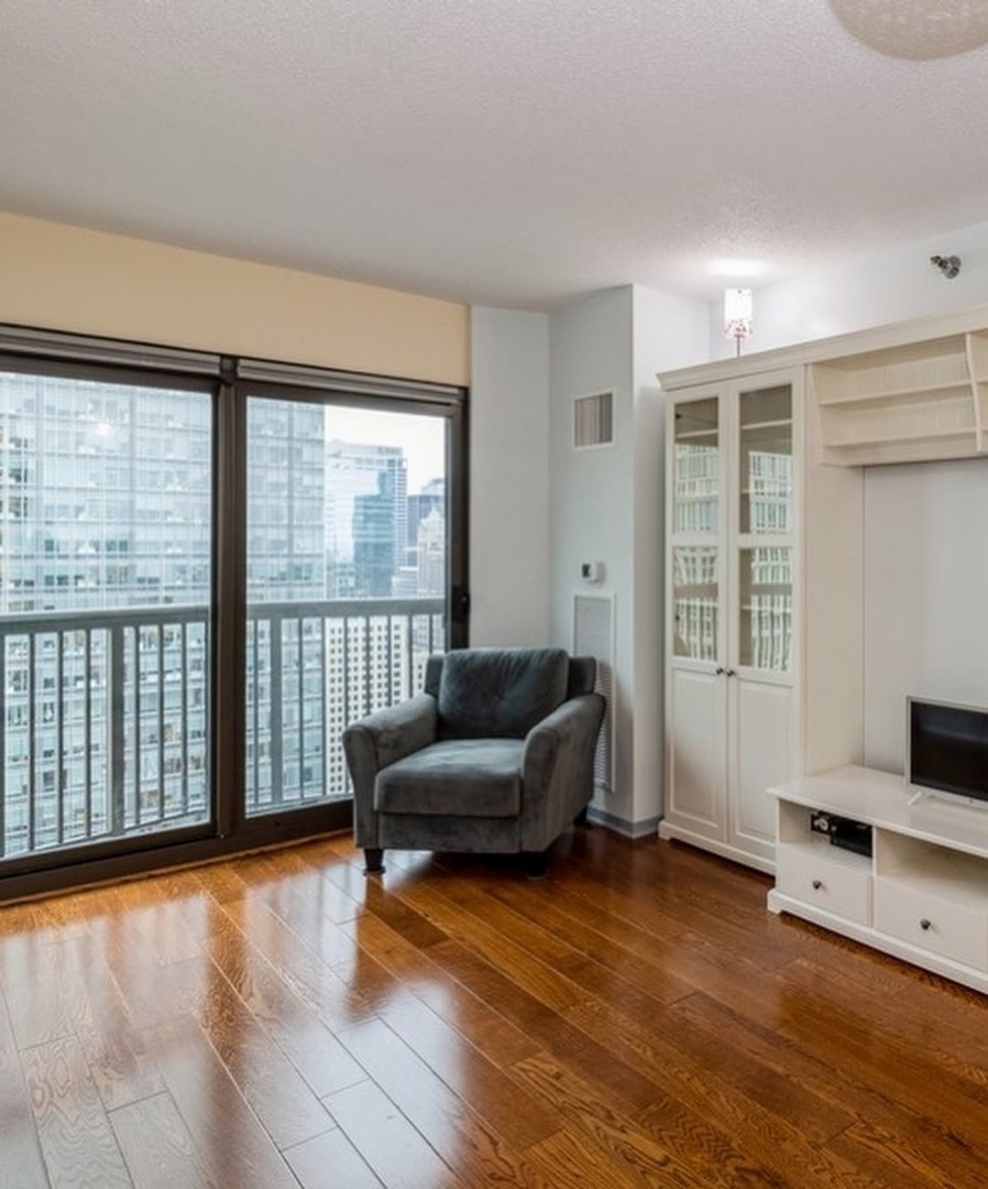 400 N LaSalle Drive 3706
