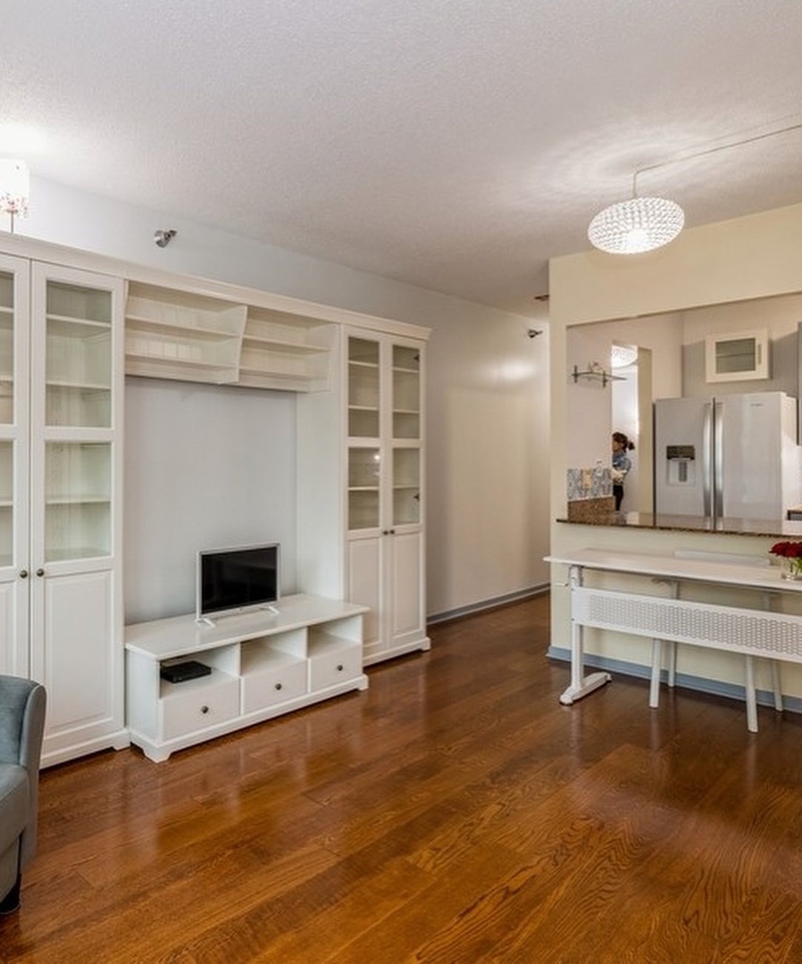 400 N LaSalle Drive 3706