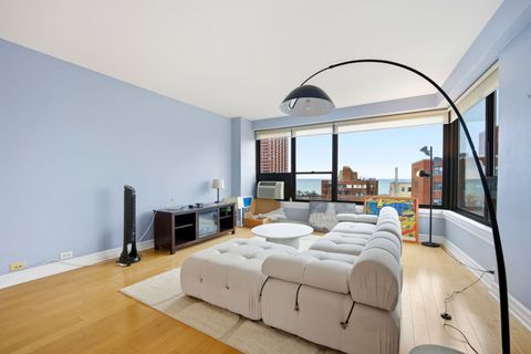 Tiny photo for 2930 N Sheridan Road #1912, Chicago, IL 60657 (MLS # 12546216)