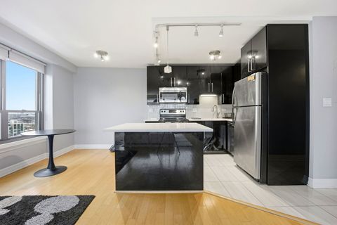 Tiny photo for 2930 N Sheridan Road #1912, Chicago, IL 60657 (MLS # 12546216)