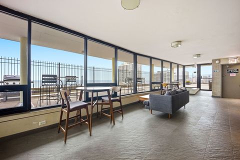 Tiny photo for 2930 N Sheridan Road #1912, Chicago, IL 60657 (MLS # 12546216)