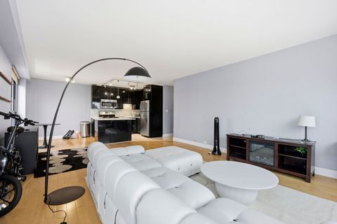 Tiny photo for 2930 N Sheridan Road #1912, Chicago, IL 60657 (MLS # 12546216)