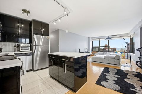 Tiny photo for 2930 N Sheridan Road #1912, Chicago, IL 60657 (MLS # 12546216)