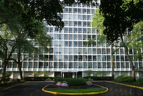 Photo of 601 E 32nd Street #400, Chicago, IL 60616 (MLS # 12524217)