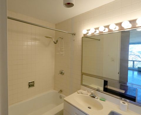 Tiny photo for 601 E 32nd Street #400, Chicago, IL 60616 (MLS # 12524217)