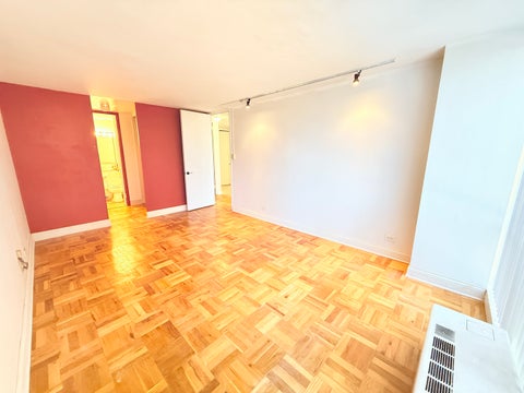 Tiny photo for 601 E 32nd Street #400, Chicago, IL 60616 (MLS # 12524217)