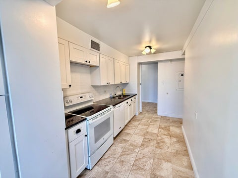 Tiny photo for 601 E 32nd Street #400, Chicago, IL 60616 (MLS # 12524217)