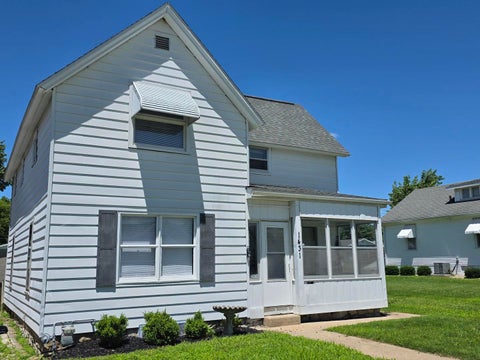 Photo of 1431 Spruce Street, Quincy, IL 62301 (MLS # 12538604)