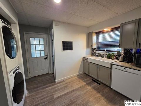 Tiny photo for 1431 Spruce Street, Quincy, IL 62301 (MLS # 12538604)