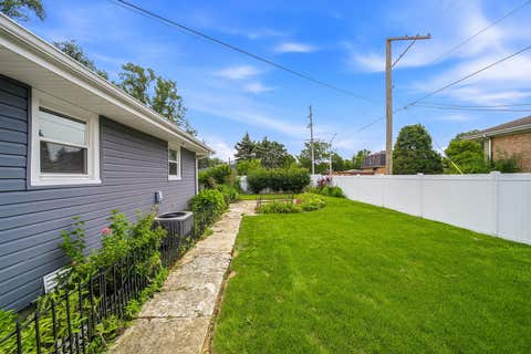 Tiny photo for 8852 Central Avenue, Oak Lawn, IL 60453 (MLS # 12670775)
