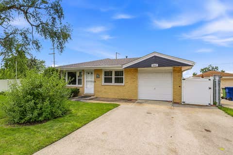 Tiny photo for 8852 Central Avenue, Oak Lawn, IL 60453 (MLS # 12670775)