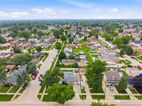 Tiny photo for 8852 Central Avenue, Oak Lawn, IL 60453 (MLS # 12670775)