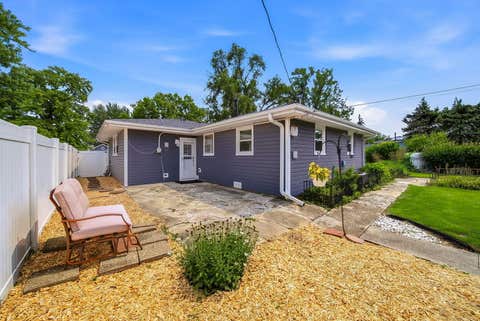 Tiny photo for 8852 Central Avenue, Oak Lawn, IL 60453 (MLS # 12670775)