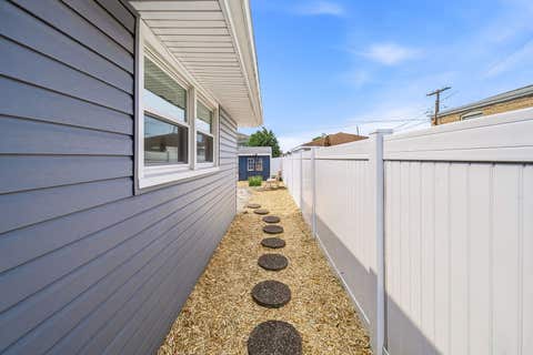 Tiny photo for 8852 Central Avenue, Oak Lawn, IL 60453 (MLS # 12670775)
