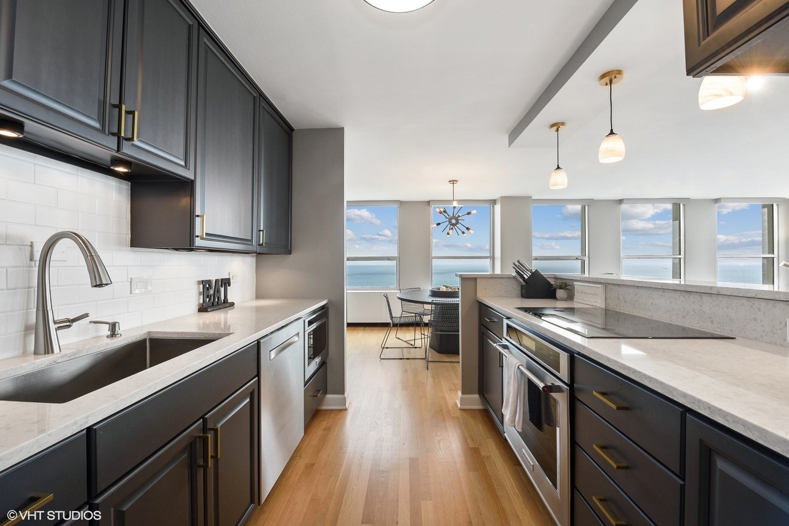 2626 N Lakeview Avenue 3003