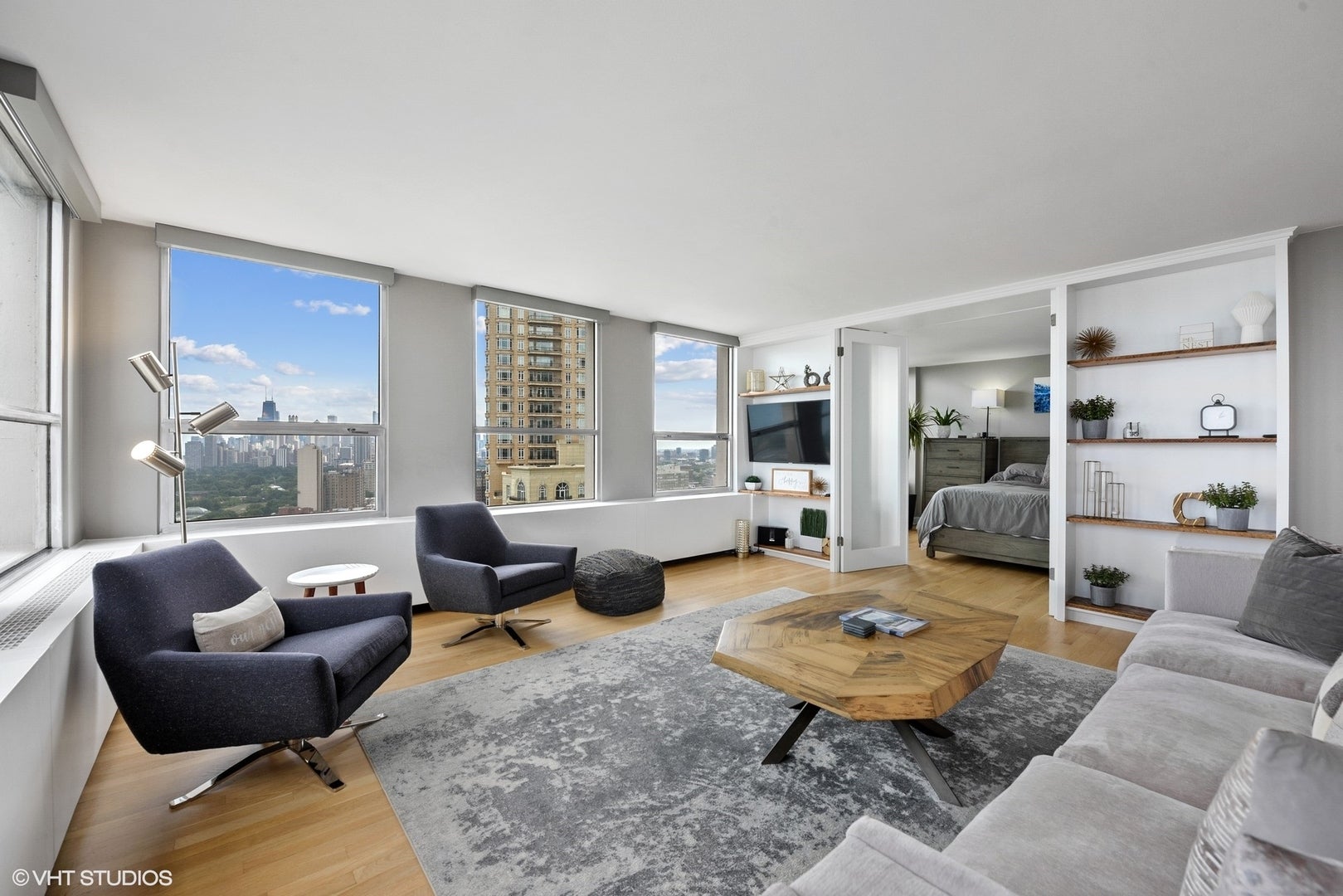 2626 N Lakeview Avenue 3003