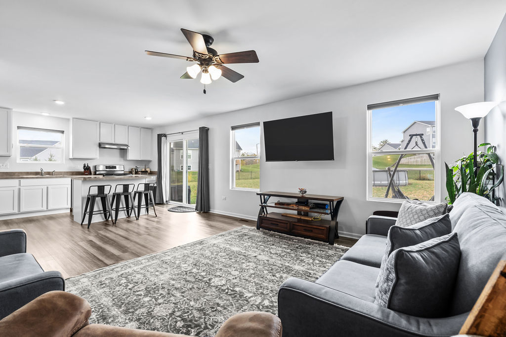 725 CLOVERLEAF Drive