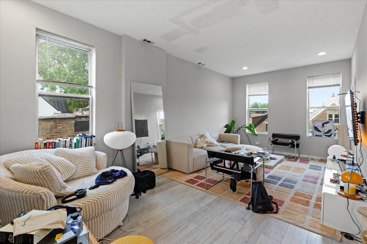 2246 W BELDEN Avenue 3F