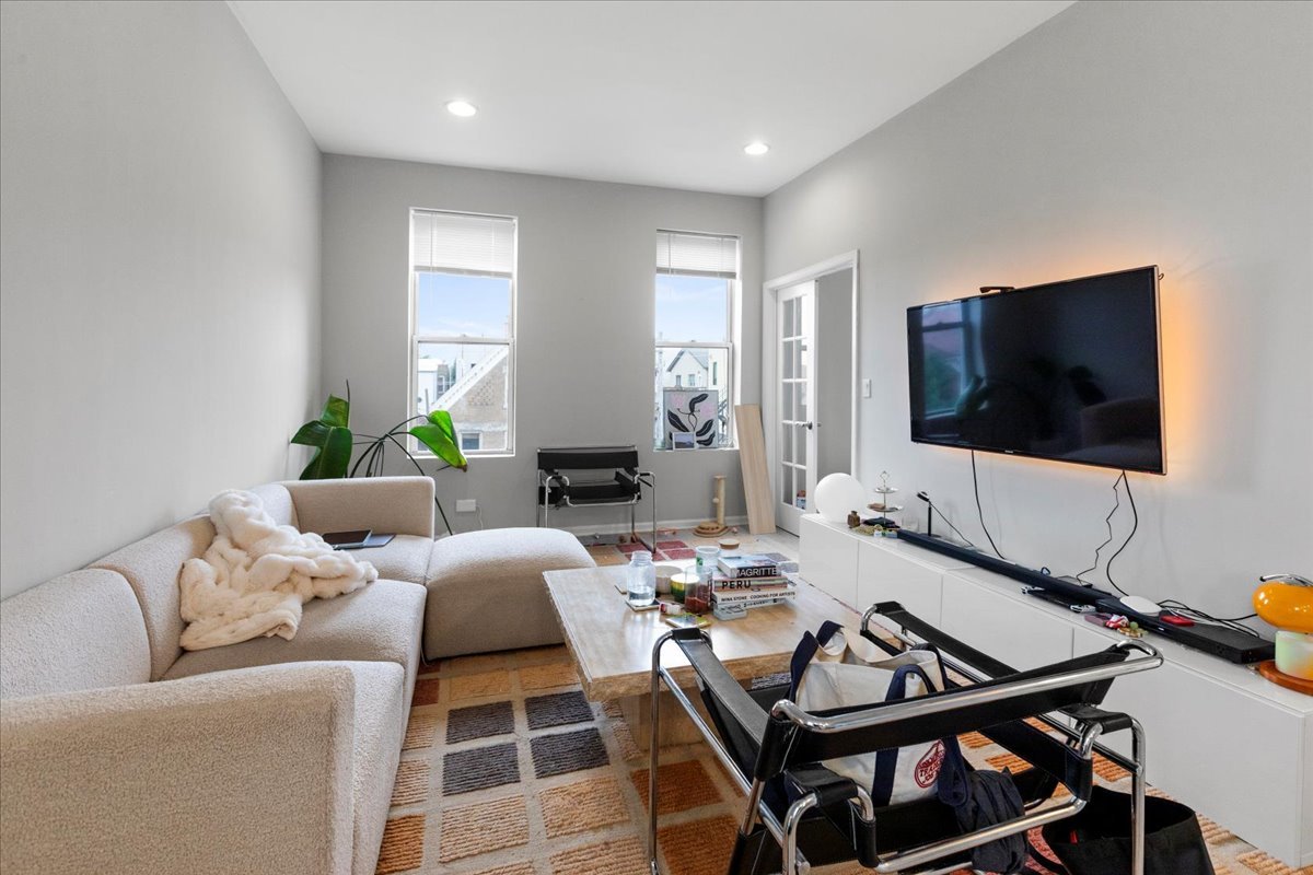 2246 W BELDEN Avenue 3F