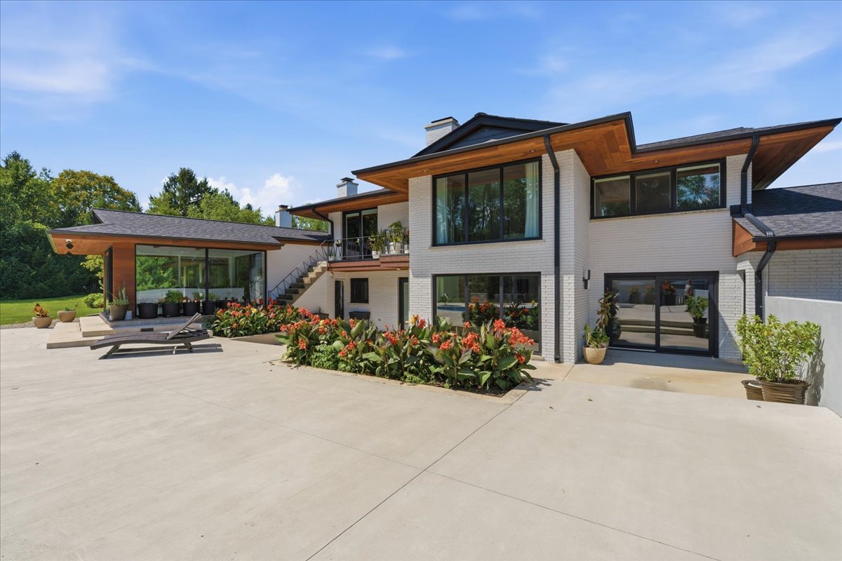 215 Woodhaven Lane